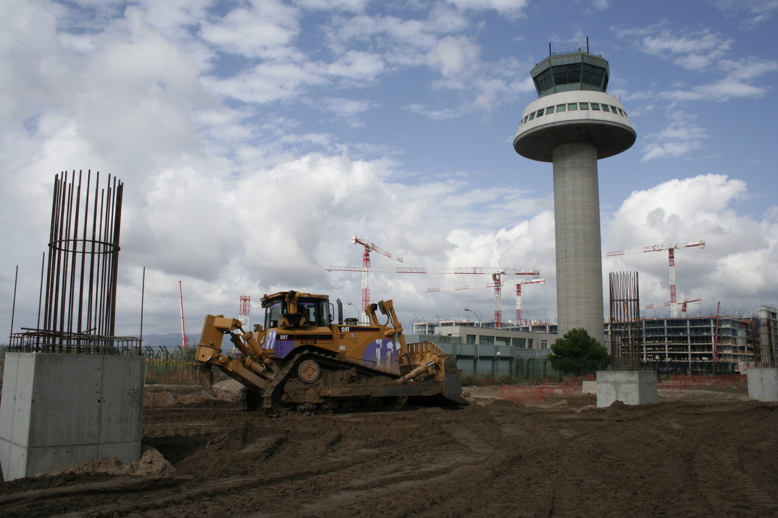 Excavación profunda y explanación para Aeropuerto T1